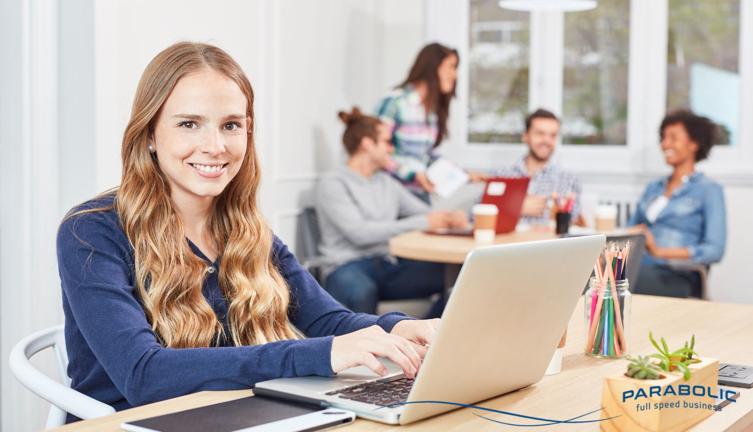 aggiorna il sito web della sua clinica su un computer